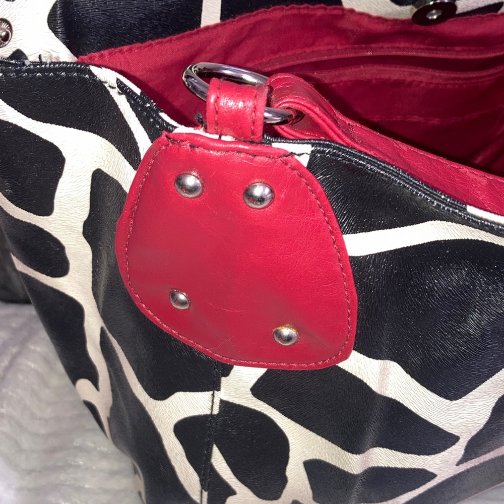 Stylish Black and Red Tote Bag - Picture 6 of 6